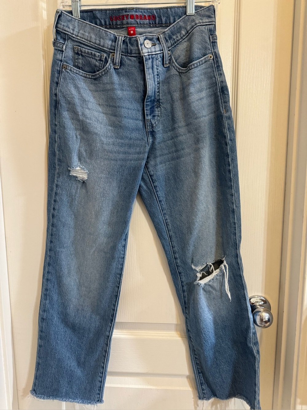 Lucky Brand womans Medium Blue Relaxed Distressed Jeans